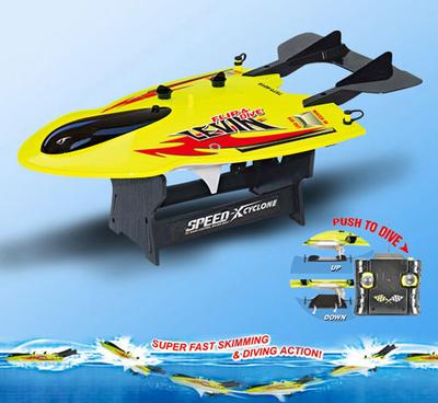 Flip and Dive Radio Controlled RC Boat 1:30